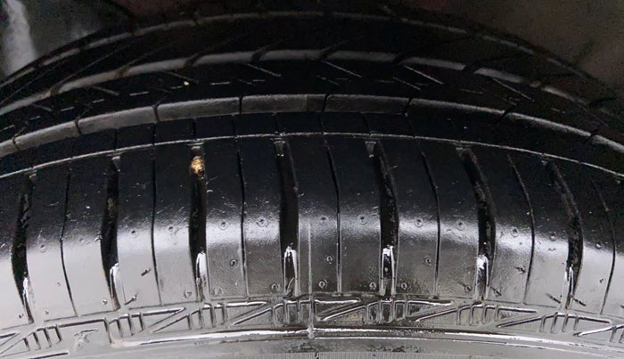 2016 Hyundai Elite i20 MAGNA 1.2, Petrol, Manual, 88,719 km, Left Front Tyre Tread