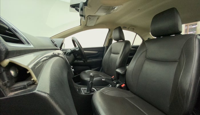 2016 Maruti Ciaz ZXI+ RS, Petrol, Manual, 38,997 km, Right Side Front Door Cabin
