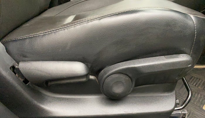 2016 Maruti Ciaz ZXI+ RS, Petrol, Manual, 38,997 km, Driver Side Adjustment Panel