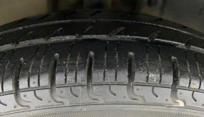 2017 Datsun Redi Go S, Petrol, Manual, 90,530 km, Right Front Tyre Tread