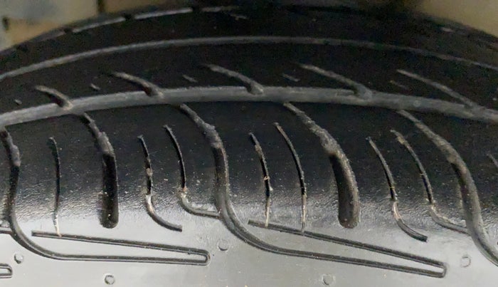 2017 Datsun Redi Go S, Petrol, Manual, 90,530 km, Left Front Tyre Tread