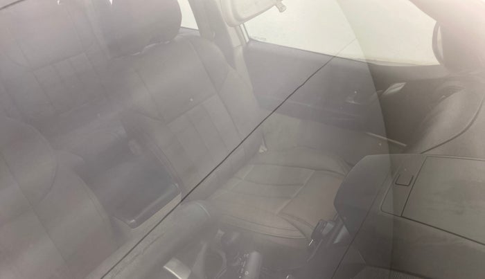 2016 Mahindra XUV500 W6, Diesel, Manual, 71,910 km, Front windshield - Minor spot on windshield