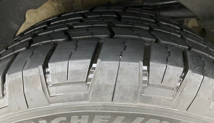 2016 Mahindra XUV500 W6, Diesel, Manual, 71,910 km, Left Rear Tyre Tread