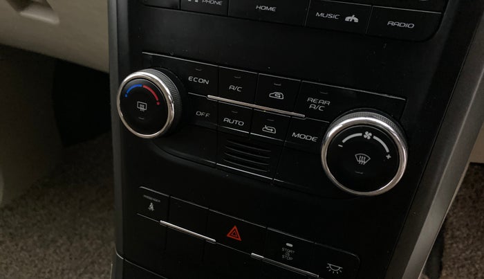 2016 Mahindra XUV500 W6, Diesel, Manual, 71,910 km, AC Unit - Car heater not working