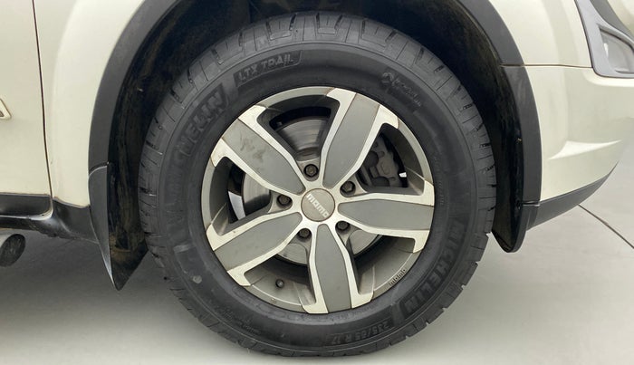 2016 Mahindra XUV500 W6, Diesel, Manual, 71,910 km, Right Front Wheel