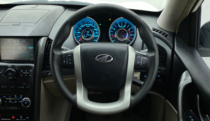2016 Mahindra XUV500 W6, Diesel, Manual, 71,910 km, Steering Wheel Close Up