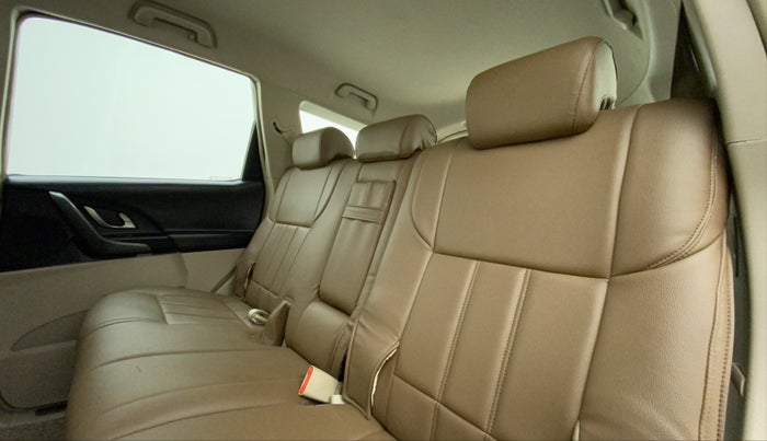 2016 Mahindra XUV500 W6, Diesel, Manual, 71,910 km, Right Side Rear Door Cabin