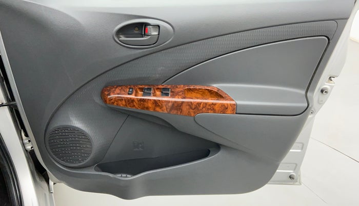 2013 Toyota Etios Liva GD, Diesel, Manual, 1,19,333 km, Driver Side Door Panels Control