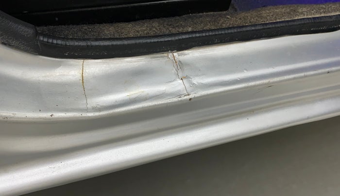 2018 Datsun Redi Go T, Petrol, Manual, 25,775 km, Right running board - Cladding has minor damage