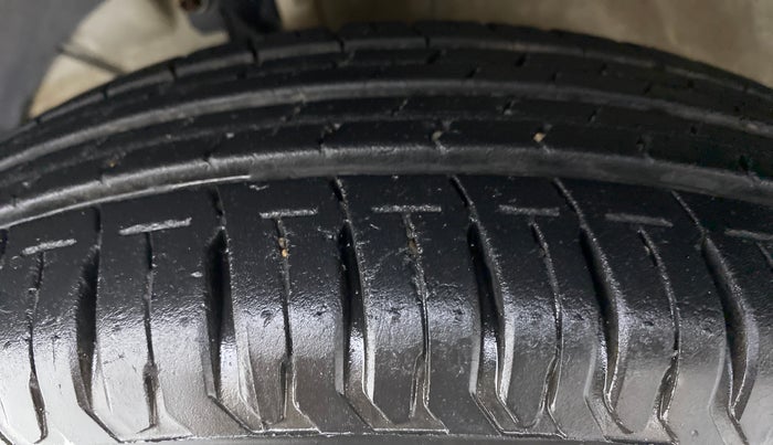 2018 Maruti Dzire VXI, Petrol, Manual, 16,396 km, Left Front Tyre Tread