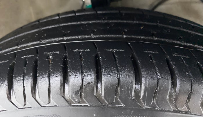 2018 Maruti Dzire VXI, Petrol, Manual, 16,396 km, Right Front Tyre Tread