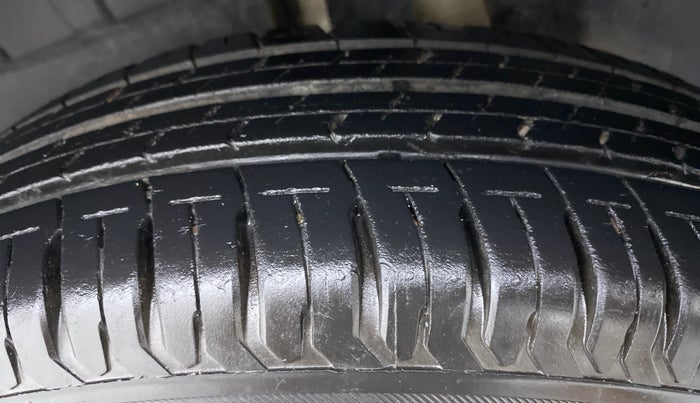 2018 Maruti Dzire VXI, Petrol, Manual, 16,396 km, Left Rear Tyre Tread