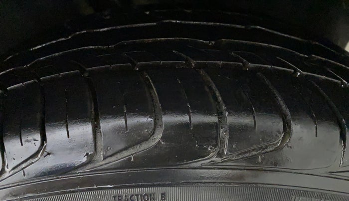 2016 Maruti Vitara Brezza ZDI PLUS DUAL TONE, Diesel, Manual, 93,136 km, Left Rear Tyre Tread