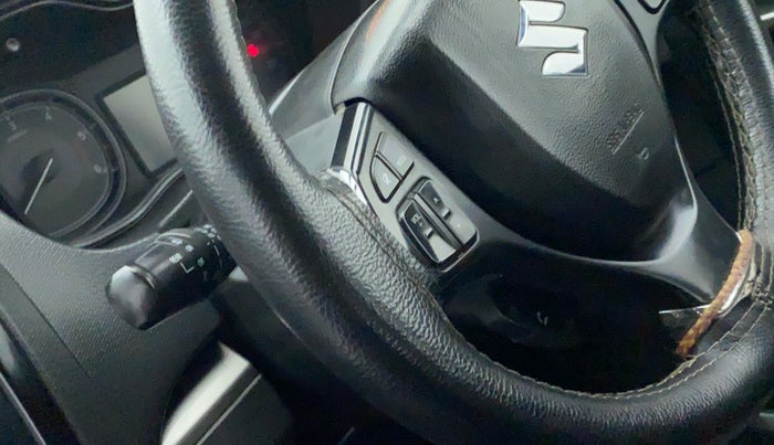 2016 Maruti Vitara Brezza ZDI PLUS DUAL TONE, Diesel, Manual, 93,136 km, Steering wheel - Sound system control not functional