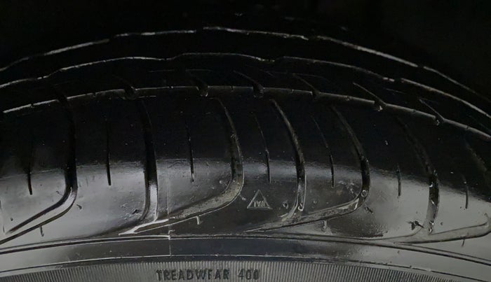2016 Maruti Vitara Brezza ZDI PLUS DUAL TONE, Diesel, Manual, 93,136 km, Left Front Tyre Tread