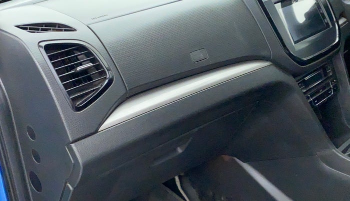 2016 Maruti Vitara Brezza ZDI PLUS DUAL TONE, Diesel, Manual, 93,136 km, Dashboard - Glove Box cover damage