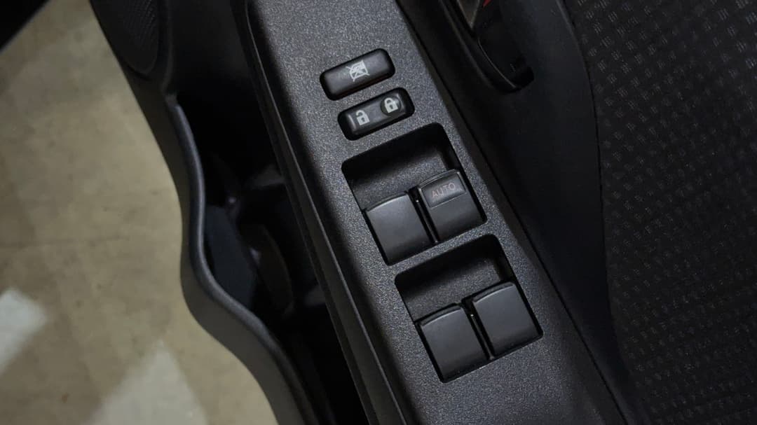 2018 Toyota Yaris Ascent, Automatic, 12903 km, Drivers Side Door Panel Controls