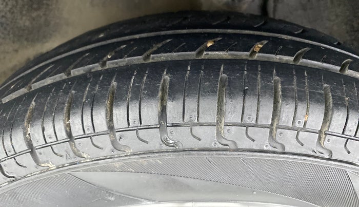 2018 Maruti Alto 800 LXI, Petrol, Manual, 26,607 km, Left Front Tyre Tread
