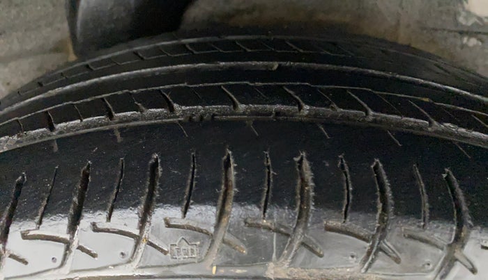 2013 Hyundai i20 MAGNA O 1.2, CNG, Manual, 60,551 km, Left Rear Tyre Tread