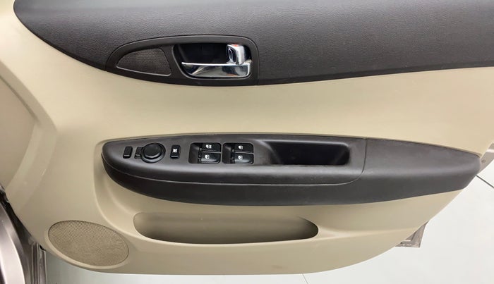 2013 Hyundai i20 MAGNA O 1.2, CNG, Manual, 60,551 km, Driver Side Door Panels Control