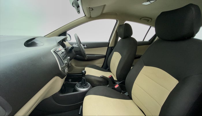 2013 Hyundai i20 MAGNA O 1.2, CNG, Manual, 60,551 km, Right Side Front Door Cabin