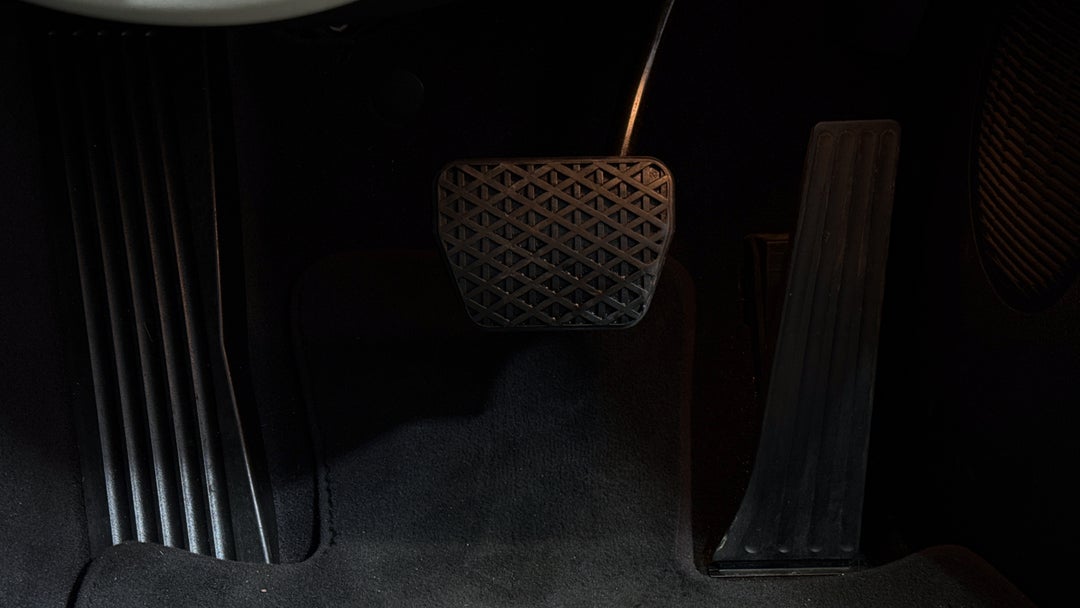 2011 BMW Z4 sDrive 23i, Automatic, 83315 km, Pedals and Footmat