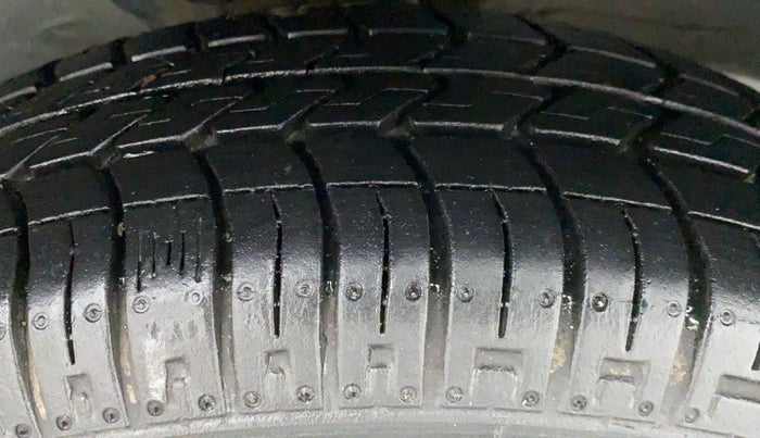2017 Maruti OMNI E 8 STR, Petrol, Manual, 14,671 km, Right Front Tyre Tread