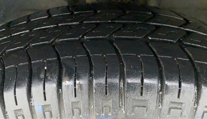 2017 Maruti OMNI E 8 STR, Petrol, Manual, 14,671 km, Left Front Tyre Tread