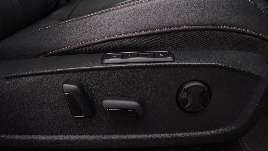 2022 Cupra Formentor Vz, Automatic, 44851 km, Drivers Side Adjustment Panel