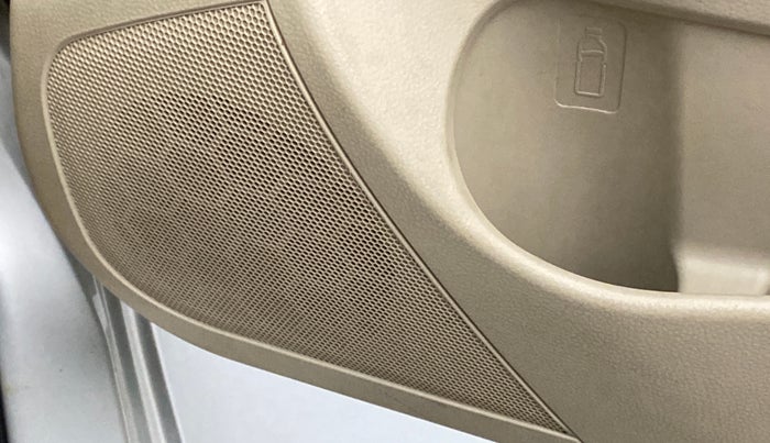 2015 Maruti Swift Dzire LXI, Petrol, Manual, 33,670 km, Infotainment system - Front speakers missing / not working