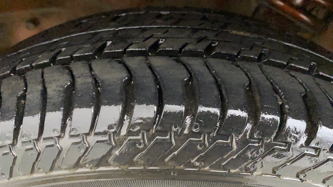Right Front Tyre Tread