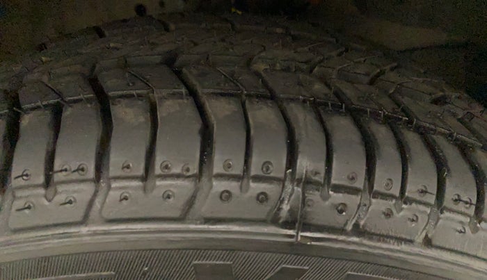 2014 Honda Amaze 1.2L I-VTEC S, Petrol, Manual, 27,655 km, Left Front Tyre Tread