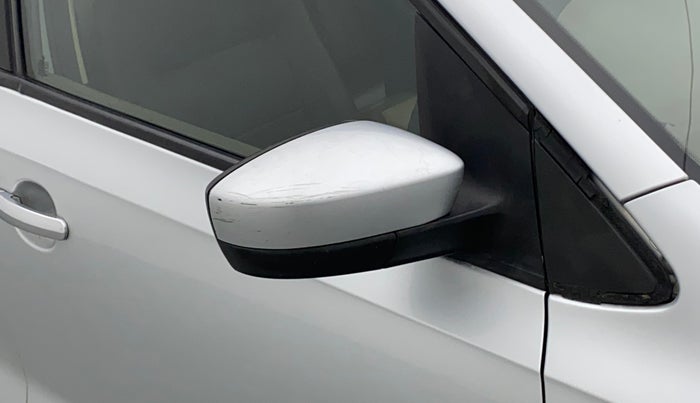 2013 Skoda Rapid AMBITION 1.6 TDI CR MT, Diesel, Manual, 77,104 km, Right rear-view mirror - Cover has minor damage