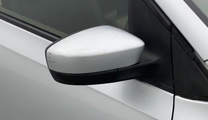 2013 Skoda Rapid AMBITION 1.6 TDI CR MT, Diesel, Manual, 77,104 km, Right rear-view mirror - Minor scratches