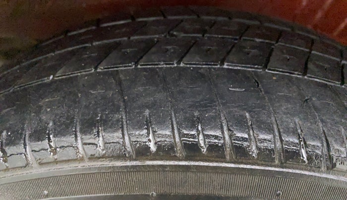 2016 Maruti Wagon R Stingray VXI OPT, Petrol, Manual, 27,511 km, Right Front Tyre Tread