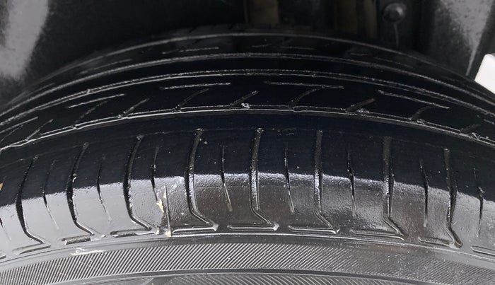 2012 Maruti Swift VXI, Petrol, Manual, 84,323 km, Left Rear Tyre Tread