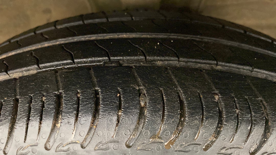 Right Front Tyre Tread
