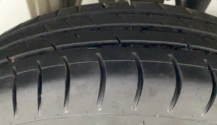 2017 Maruti Alto 800 LXI CNG, CNG, Manual, 72,370 km, Right Rear Tyre Tread