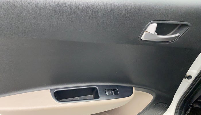 2016 Hyundai Grand i10 ASTA (O) 1.2 KAPPA VTVT, Petrol, Manual, 32,353 km, Left rear window switch / handle - Switch/handle not functional