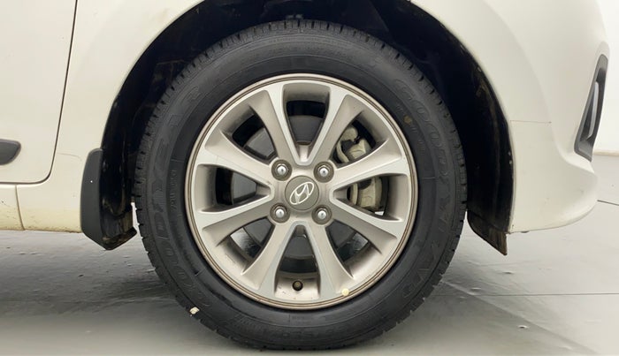 2016 Hyundai Grand i10 ASTA (O) 1.2 KAPPA VTVT, Petrol, Manual, 32,353 km, Right Front Wheel