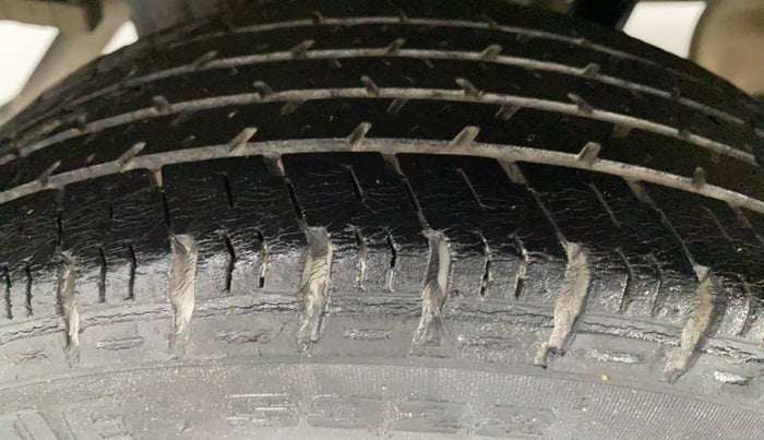 2015 Maruti Alto K10 VXI P, Petrol, Manual, 67,709 km, Right Rear Tyre Tread