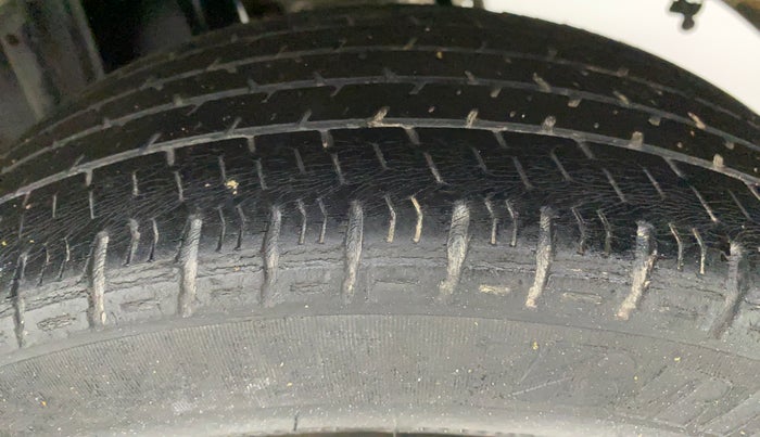 2015 Maruti Alto K10 VXI P, Petrol, Manual, 67,709 km, Left Rear Tyre Tread