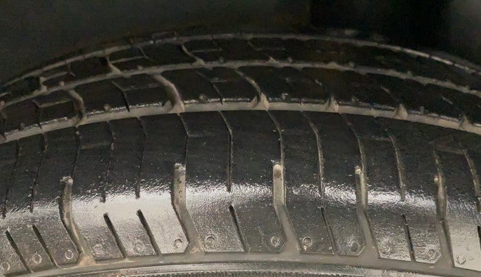 2011 Maruti Ritz LXI, Petrol, Manual, 86,741 km, Left Rear Tyre Tread