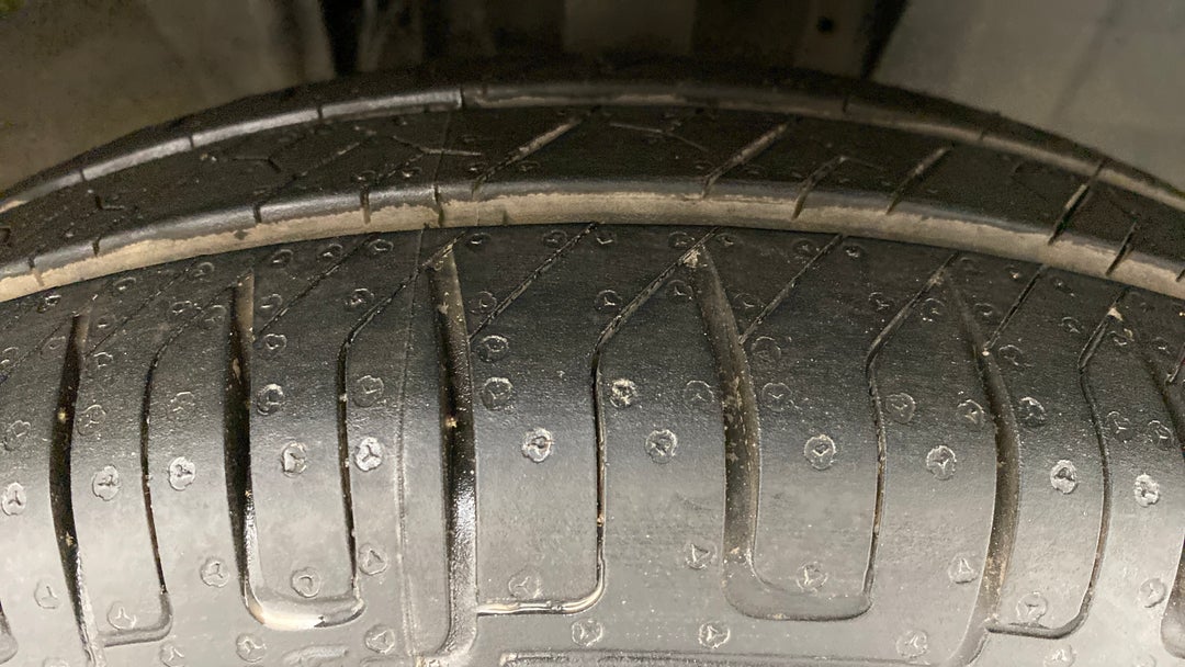 Right Front Tyre Tread
