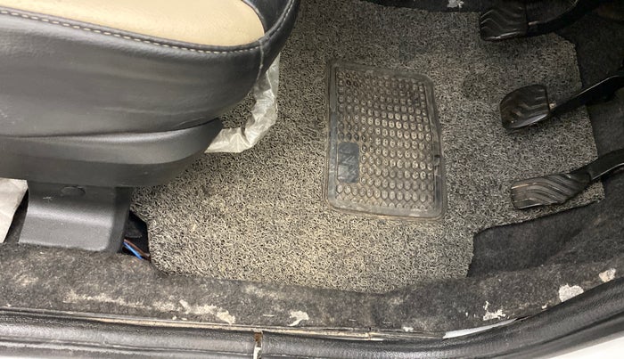 2019 Renault TRIBER 1.0 RXL PETROL, Petrol, Manual, 47,609 km, Flooring - Carpet is minor damage