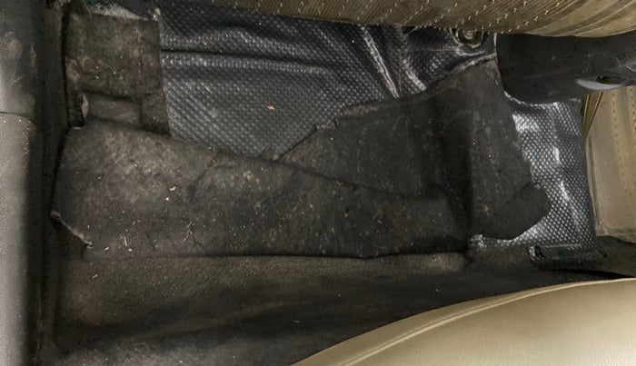 2014 Hyundai Xcent S 1.2, Petrol, Manual, 88,848 km, Flooring - Carpet is minor damage