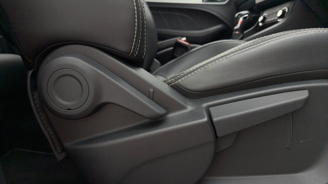 2022 MG ZS Excite, Automatic, 37372 km, Drivers Side Adjustment Panel