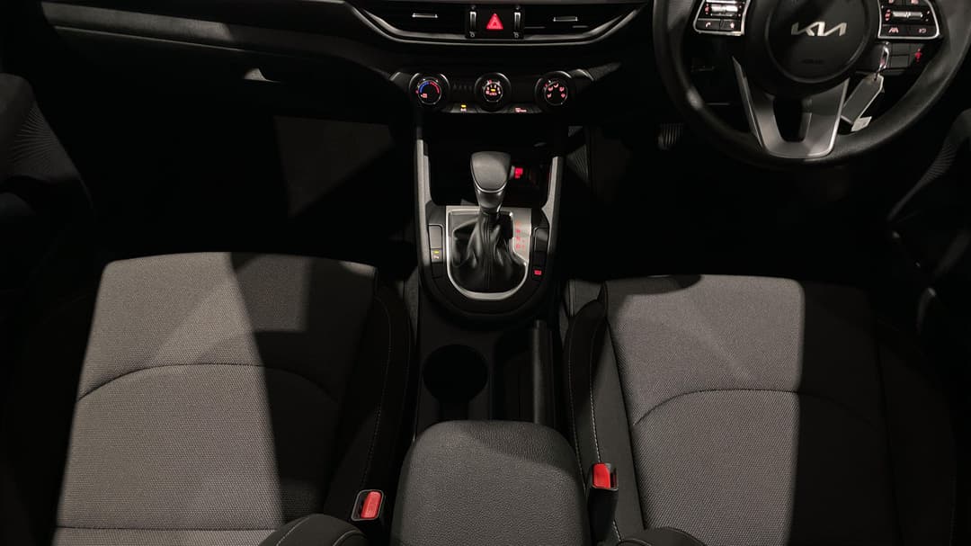 2024 Kia Cerato S, Automatic, 17864 km, Center Console