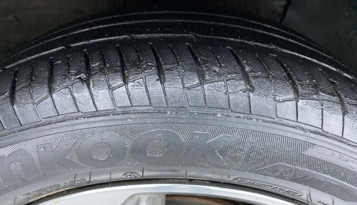 2018 Hyundai Verna 1.6 SX VTVT (O), Petrol, Manual, 33,444 km, Right Front Tyre Tread