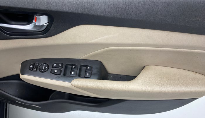 2018 Hyundai Verna 1.6 SX VTVT (O), Petrol, Manual, 33,444 km, Driver Side Door Panels Control